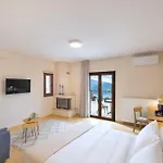 Kremasta Hotel