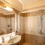 Kremasta Hotel