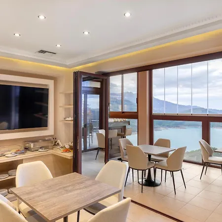 Hotel Kremasta 3*